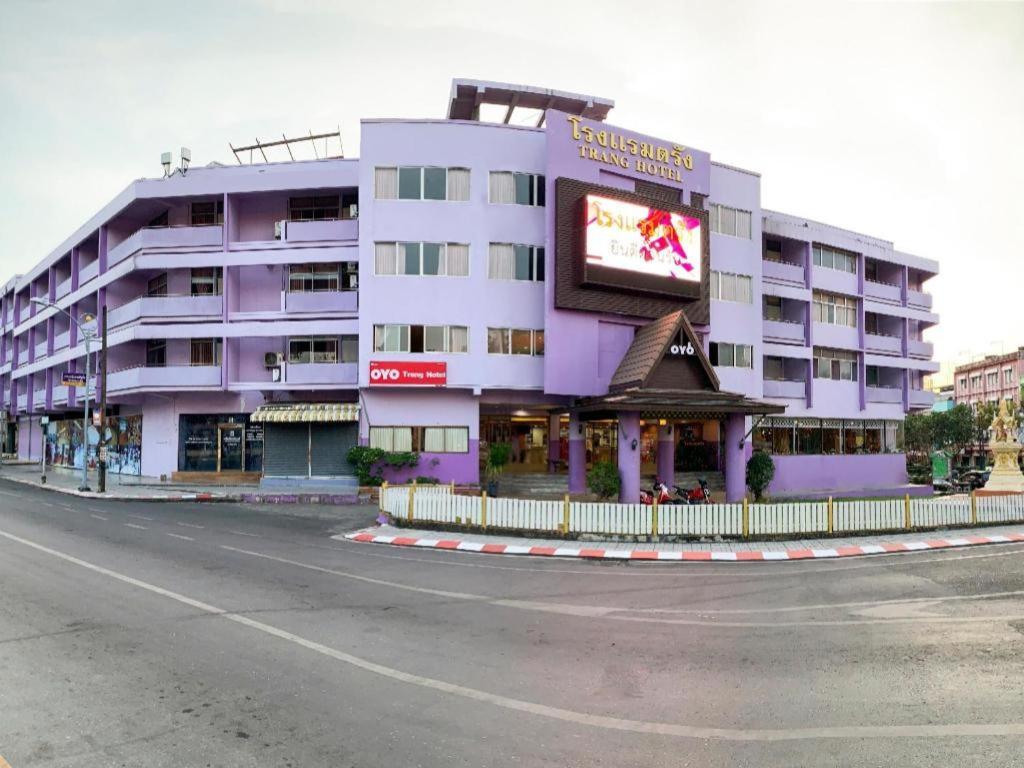 Oyo 565 Trang Hotel Extérieur photo