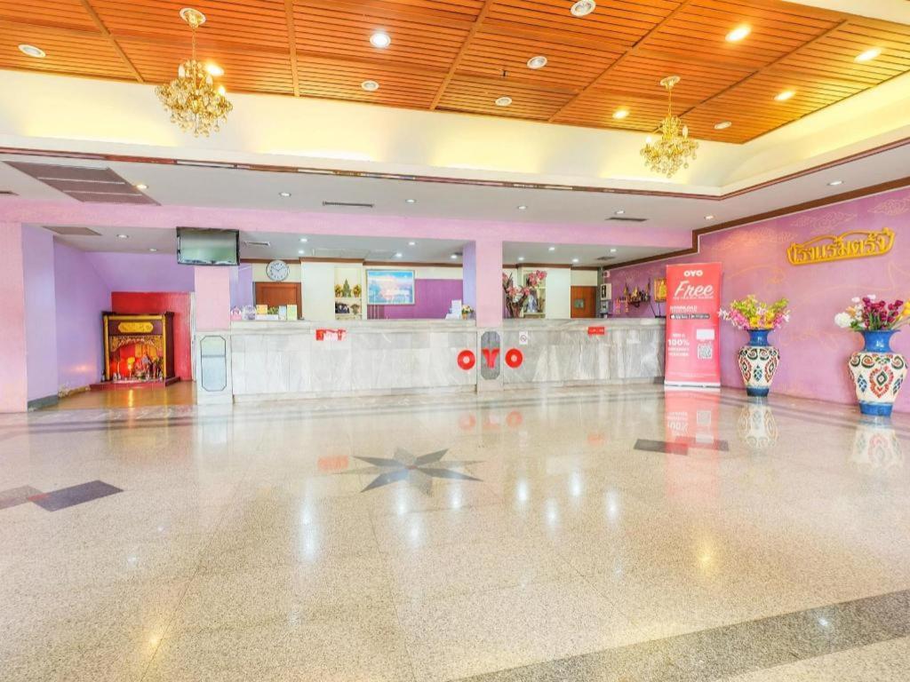 Oyo 565 Trang Hotel Extérieur photo