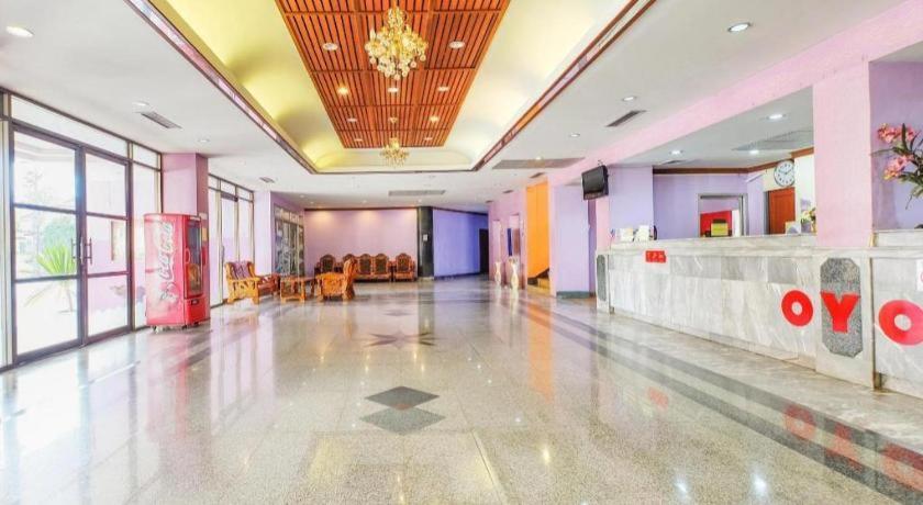 Oyo 565 Trang Hotel Extérieur photo