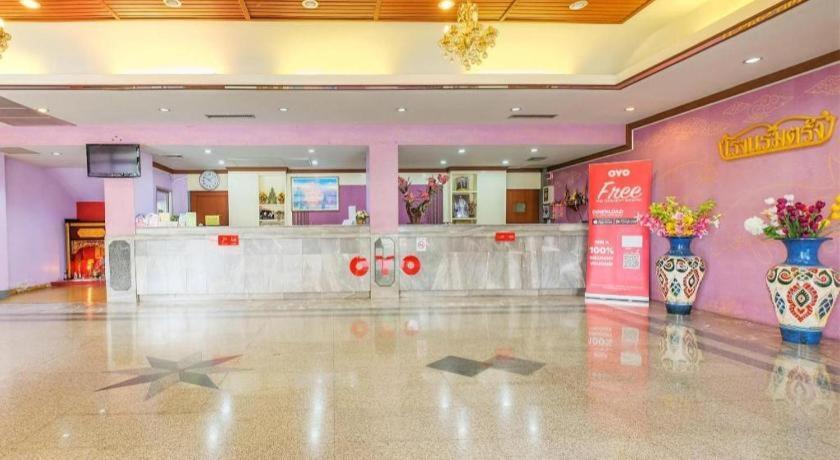 Oyo 565 Trang Hotel Extérieur photo